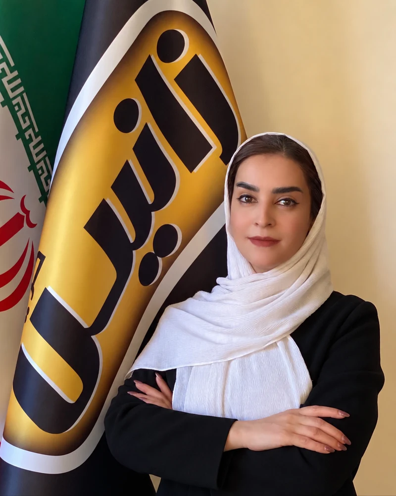 فاطمه حسینی کارشناس فروش زانیس